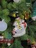 Новогодняя стеклянная елочная игрушка "Снеговик с медведем" 